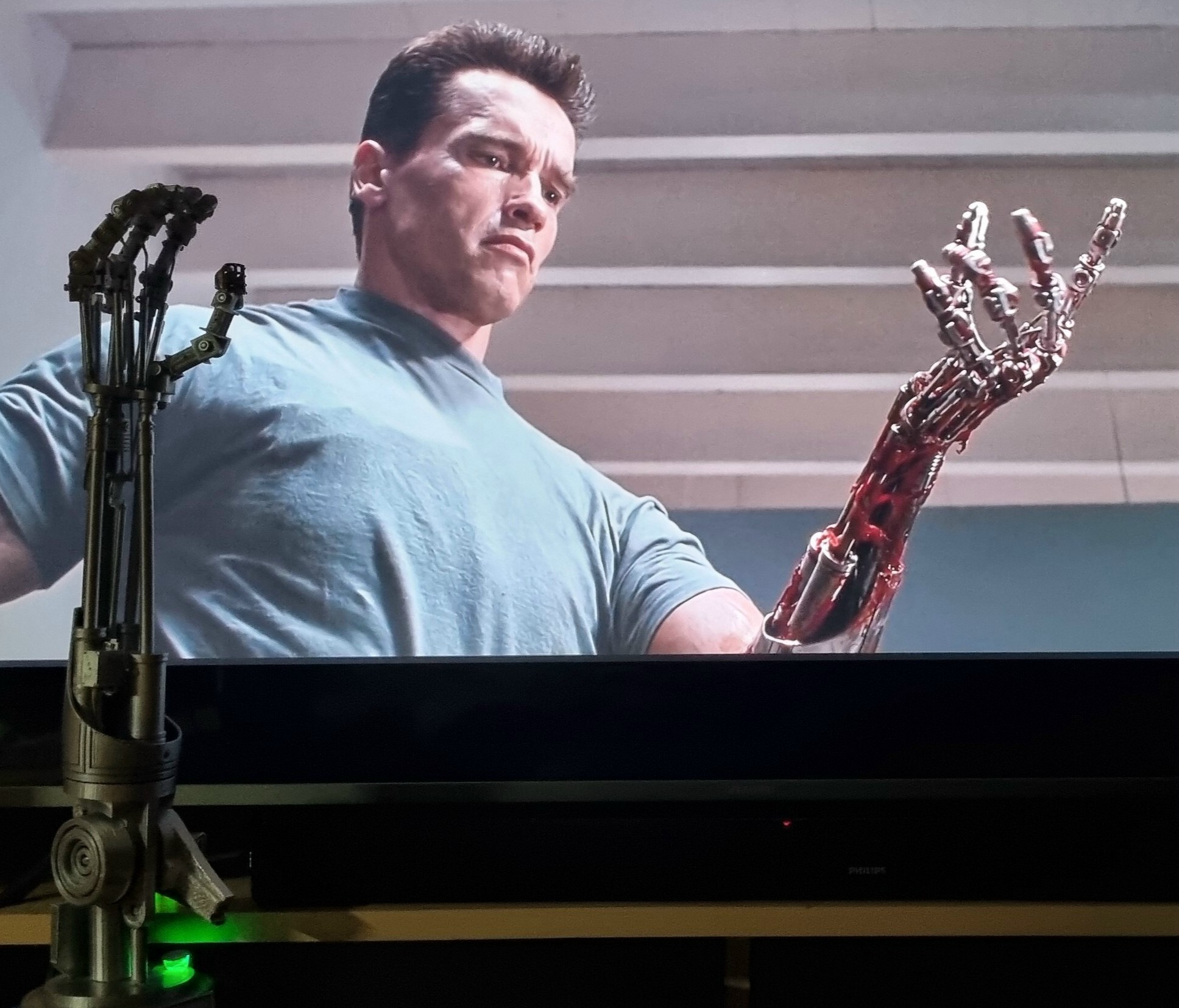 Terminator-Hand Bild 4