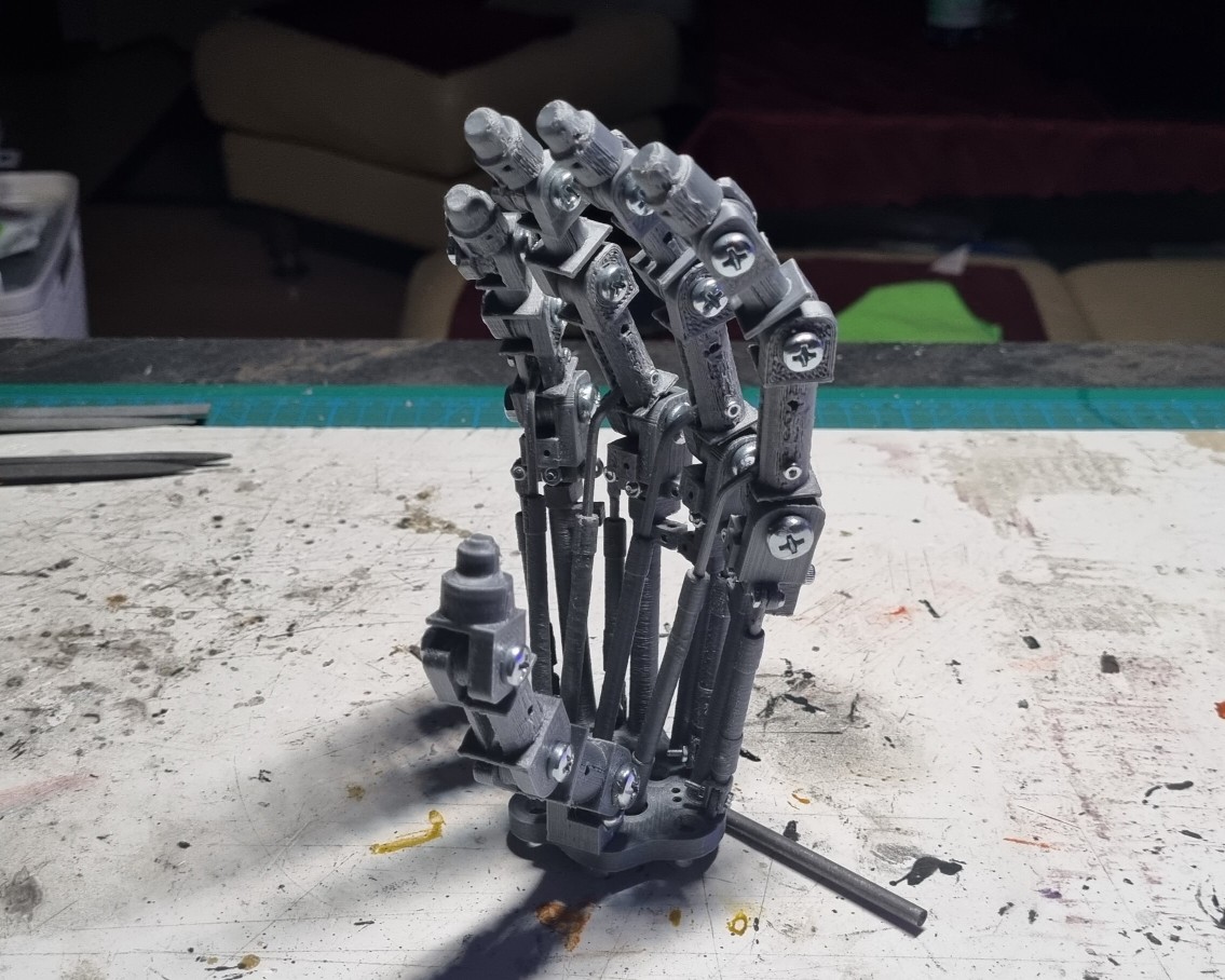 Terminator-Hand Bild 2